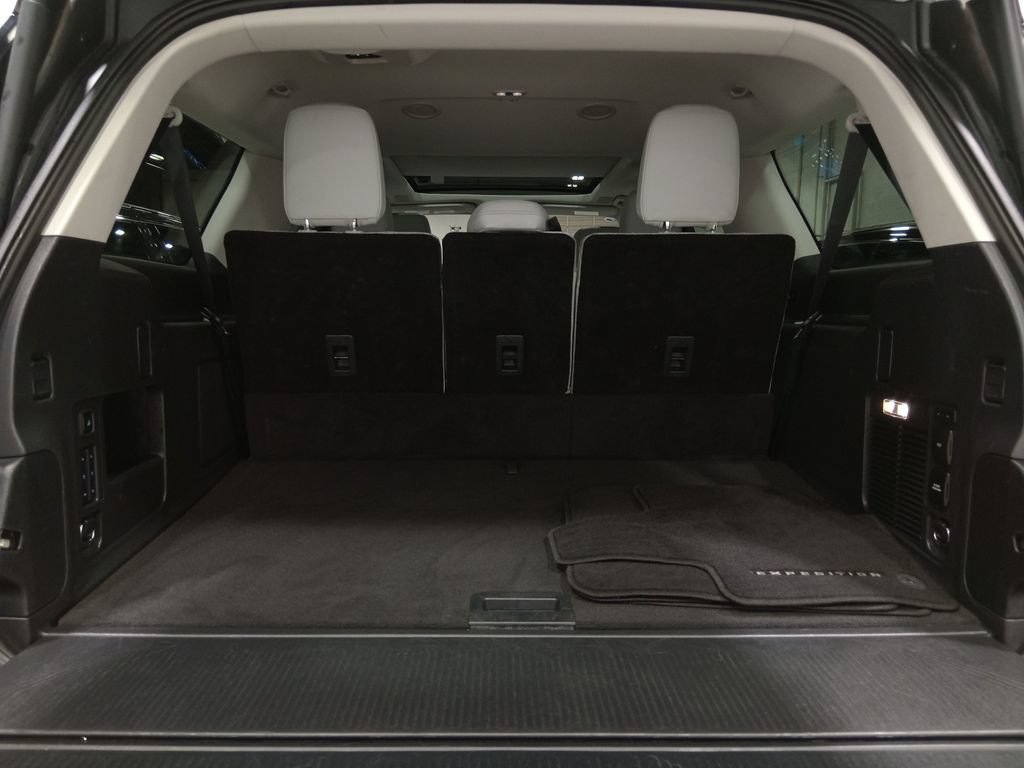 Certified 2025 Ford Expedition Max Platinum w/ Driver's Package AWD/4WD image 5