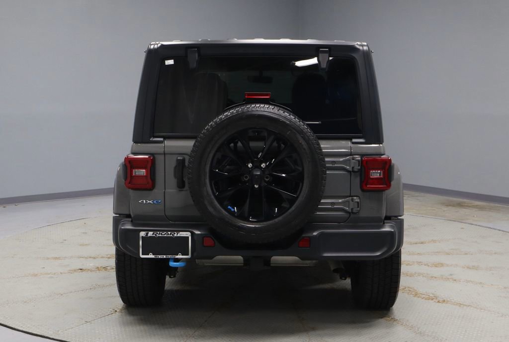 Used 2023 Jeep Wrangler Unlimited Sahara AWD/4WD image 4