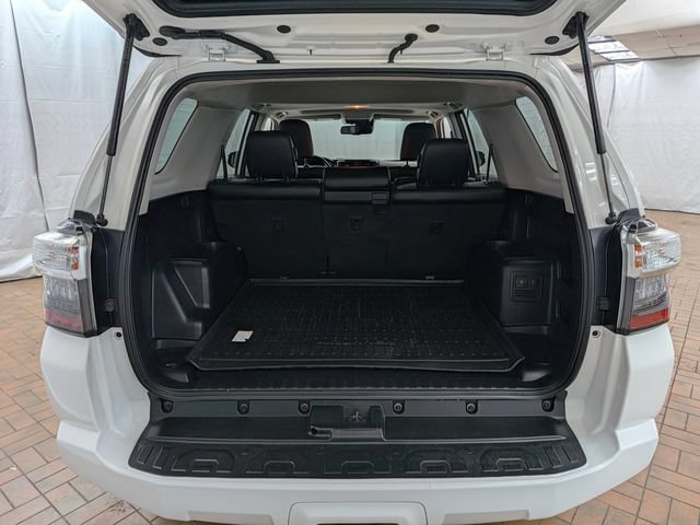 Used 2021 Toyota 4Runner Venture w/ Moonroof Package AWD/4WD image 18
