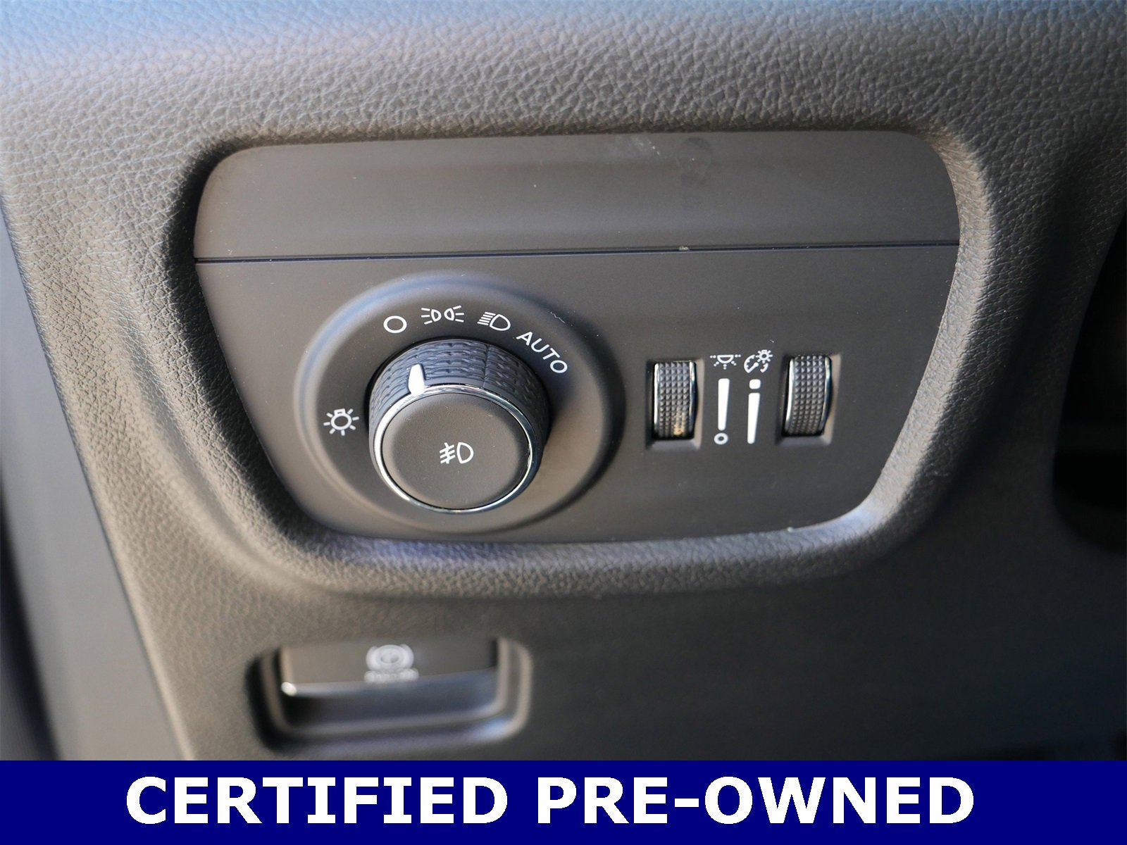 Used 2024 Jeep Grand Cherokee Limited w/ Black Appearance Package image 14