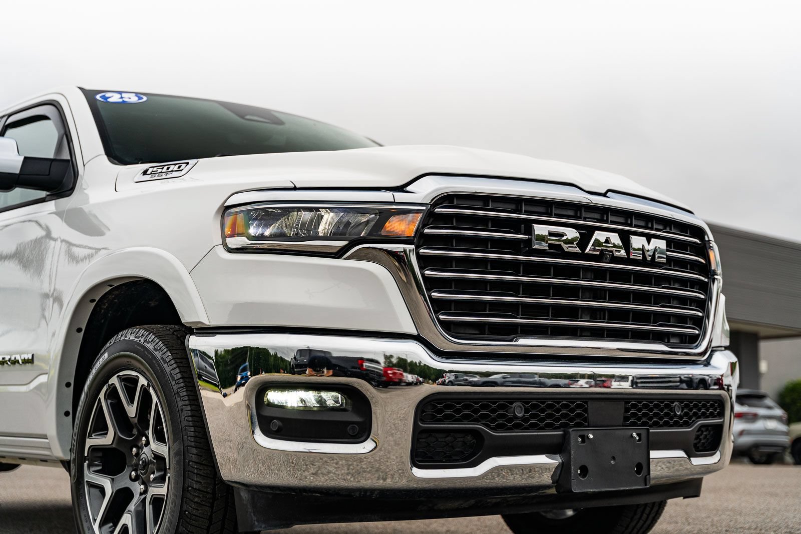 Used 2025 RAM 1500 Laramie AWD/4WD image 10