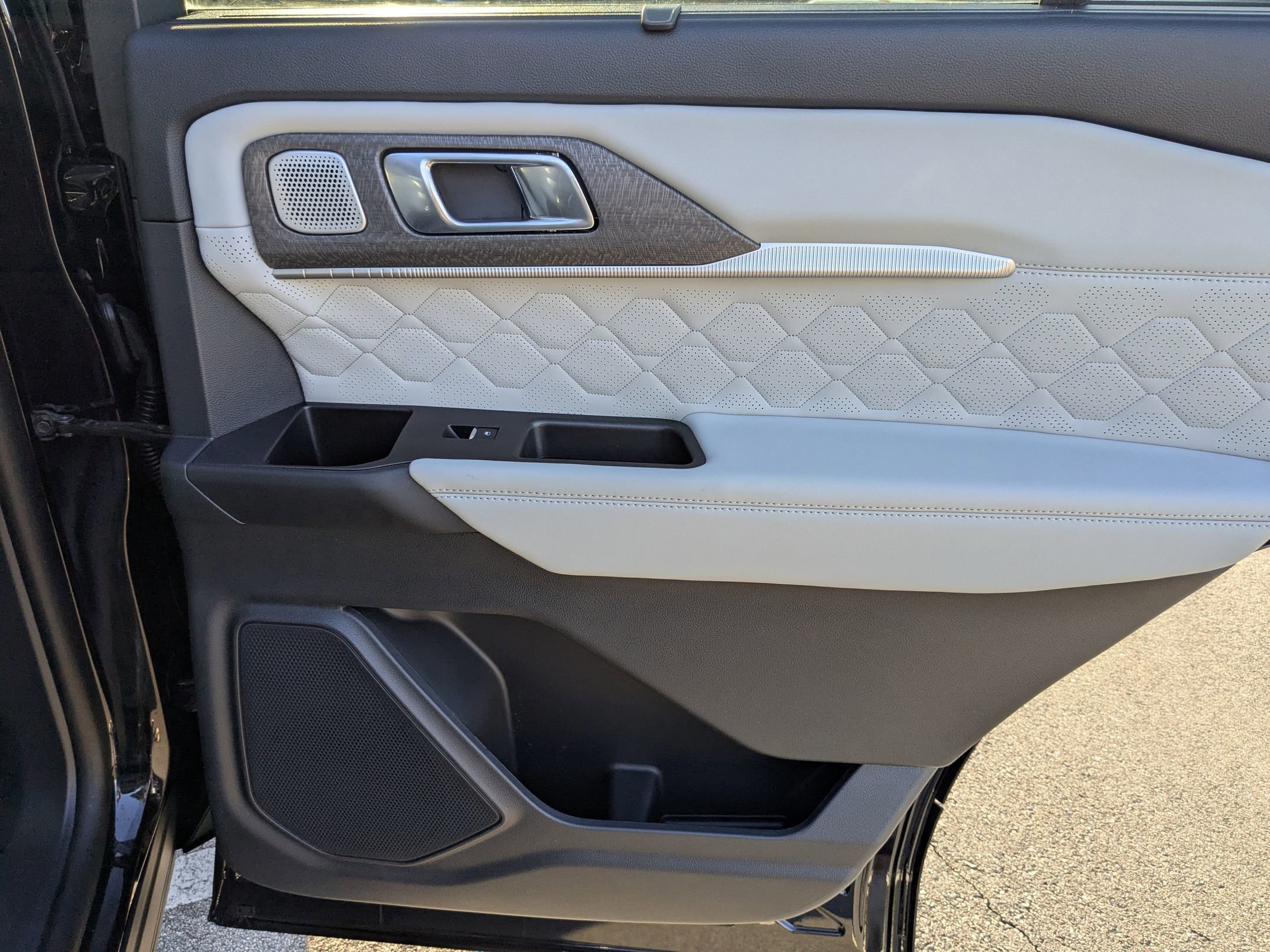 Certified 2025 Ford Explorer Platinum w/ LUX Leather Package image 44