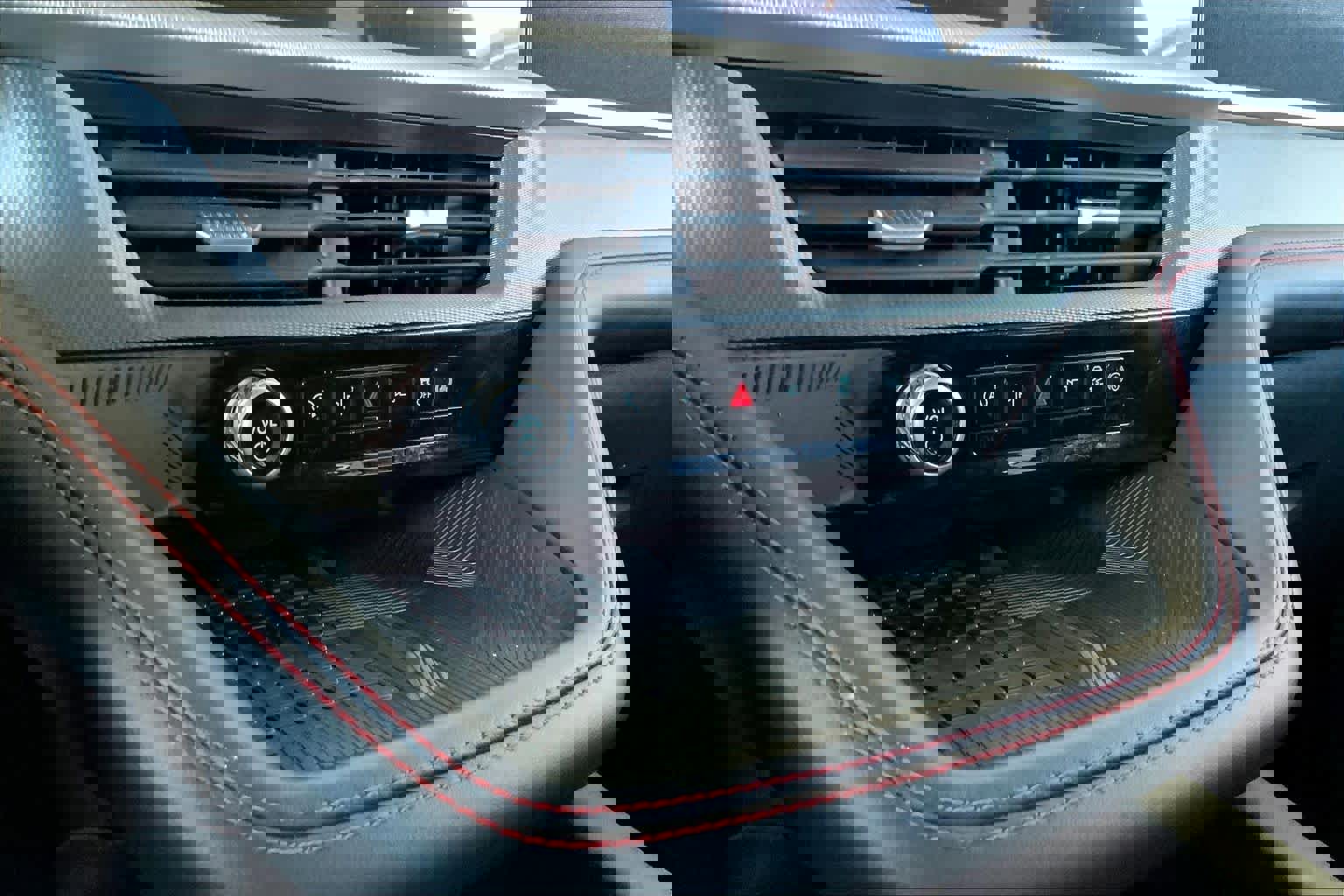 Certified 2025 Ford Explorer ST-Line w/ Premium Package image 32