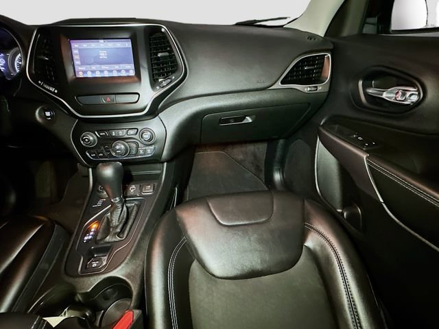Used 2019 Jeep Cherokee Latitude Plus w/ Comfort/Convenience Group image 32