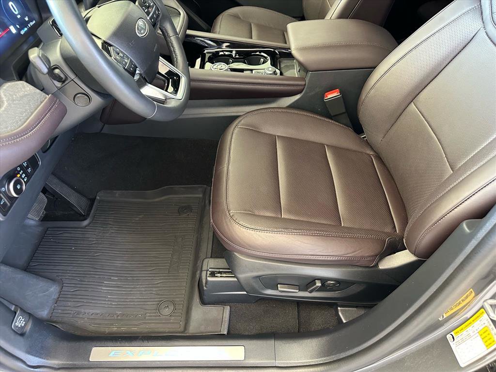 Certified 2025 Ford Explorer Platinum w/ Ultimate Package image 19