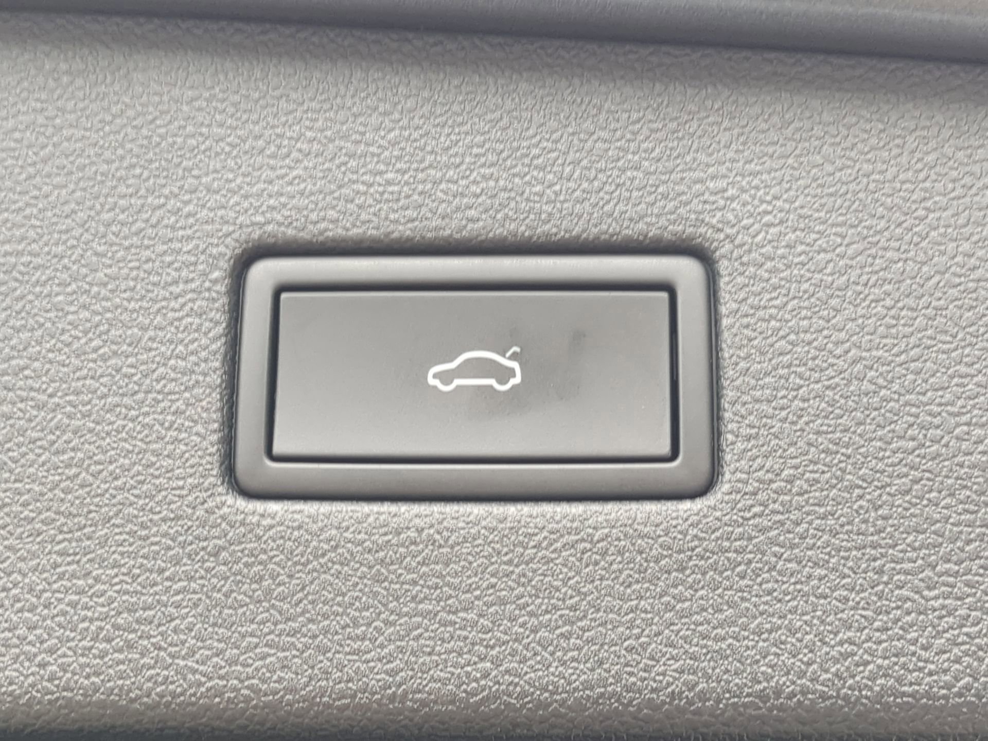 Used 2022 Volkswagen Tiguan SE R-Line image 36