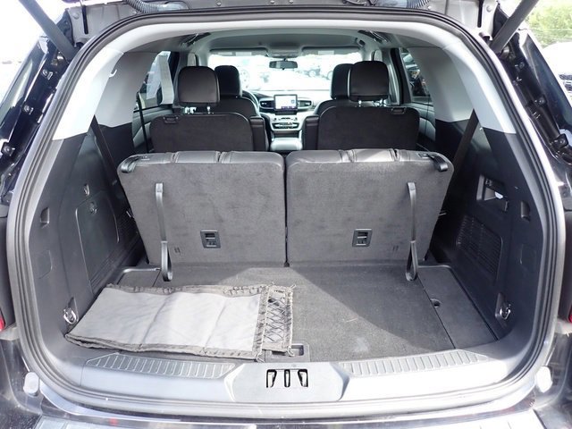 Certified 2022 Ford Explorer XLT w/ Equipment Group 202A image 11