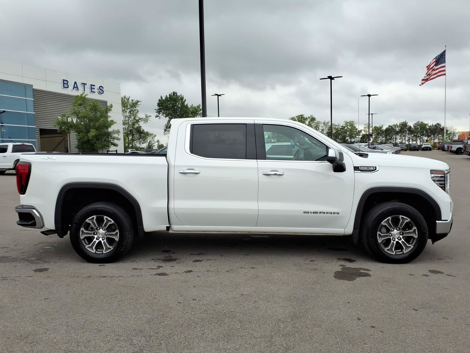 Used 2025 GMC Sierra 1500 SLT AWD/4WD image 2