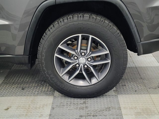 Used 2017 Jeep Grand Cherokee Limited w/ Trailer Tow Group IV AWD/4WD image 16