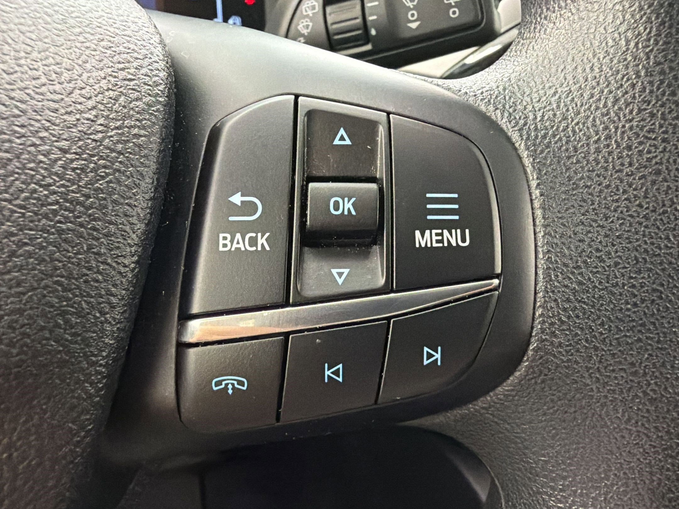 Certified 2025 Ford Escape Active AWD/4WD image 31