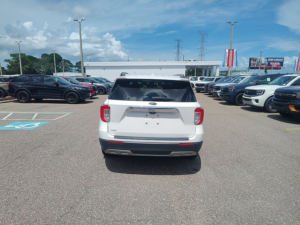 Certified 2021 Ford Explorer XLT w/ Equipment Group 202A RWD image 7