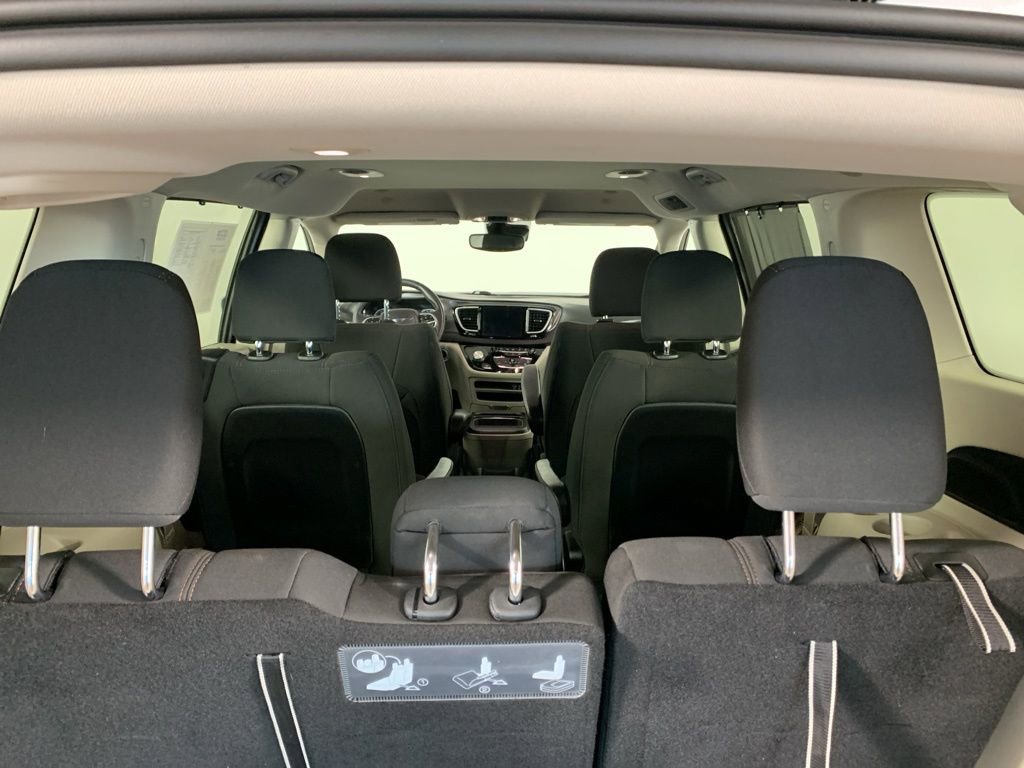 Used 2020 Chrysler Pacifica Touring w/ Advanced Safetytec Group FWD image 14