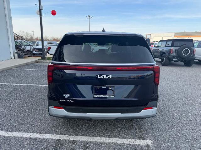 Used 2025 Kia Carnival image 4