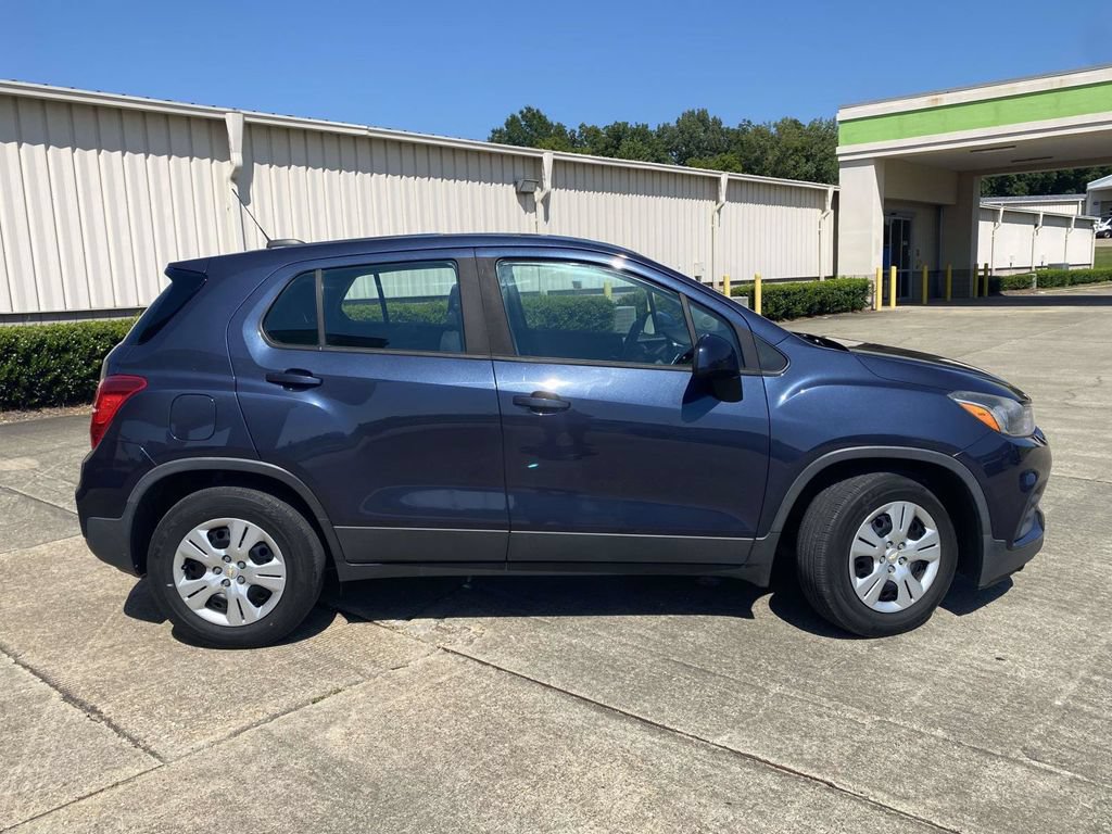 Used 2018 Chevrolet Trax LS FWD image 2