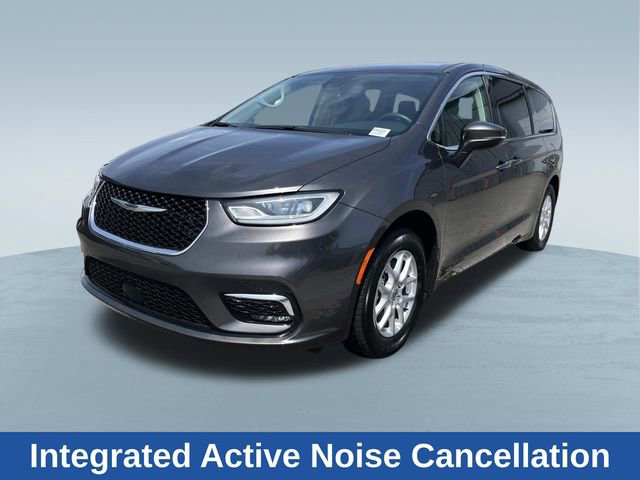 Used 2023 Chrysler Pacifica Touring-L FWD image 9