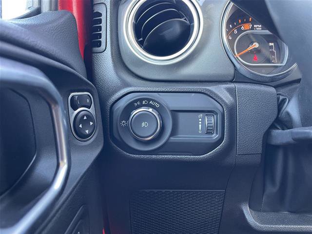 Used 2023 Jeep Wrangler Unlimited Sahara AWD/4WD image 16