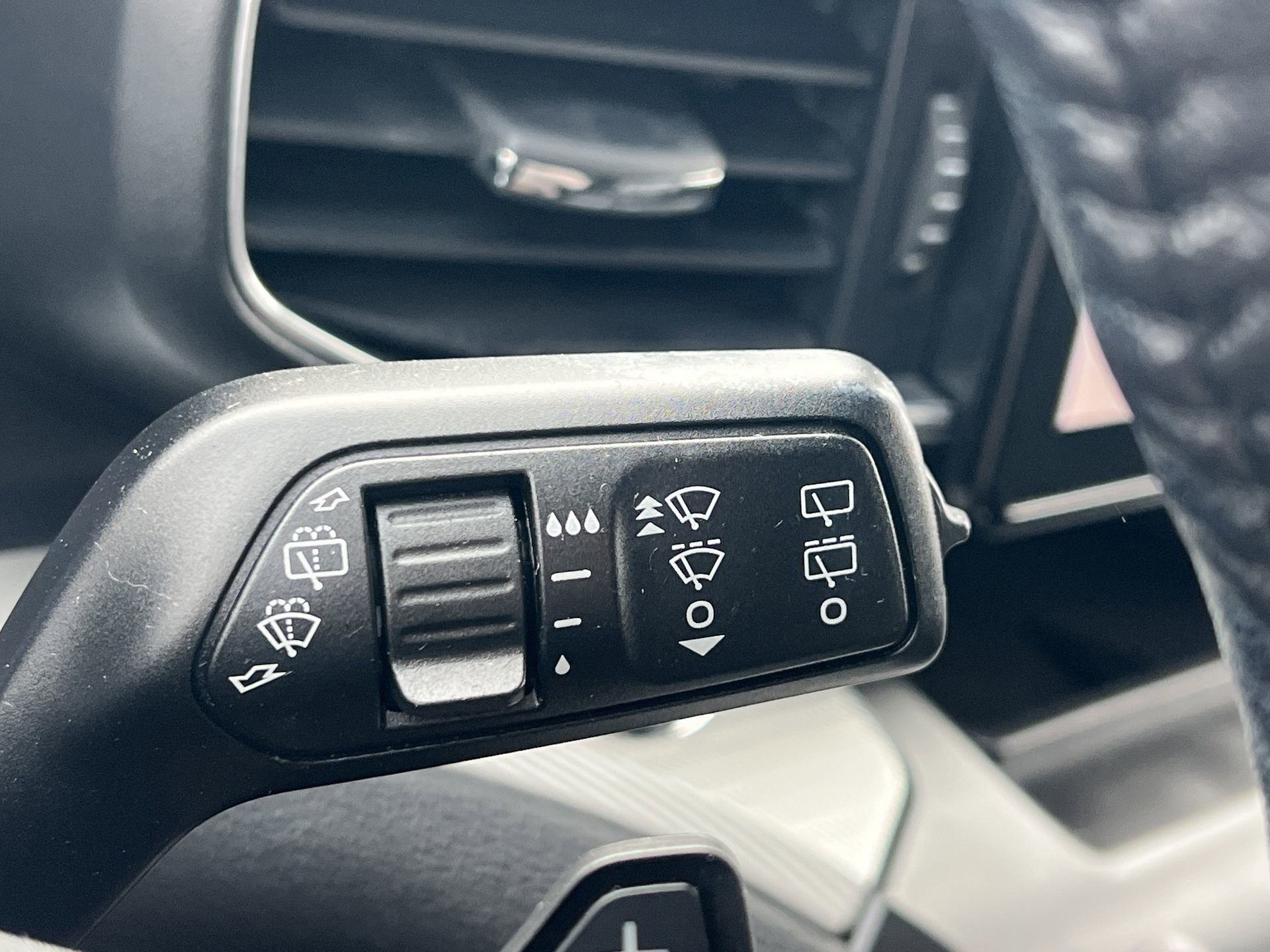 Certified 2020 Ford Explorer XLT w/ Equipment Group 202A image 15