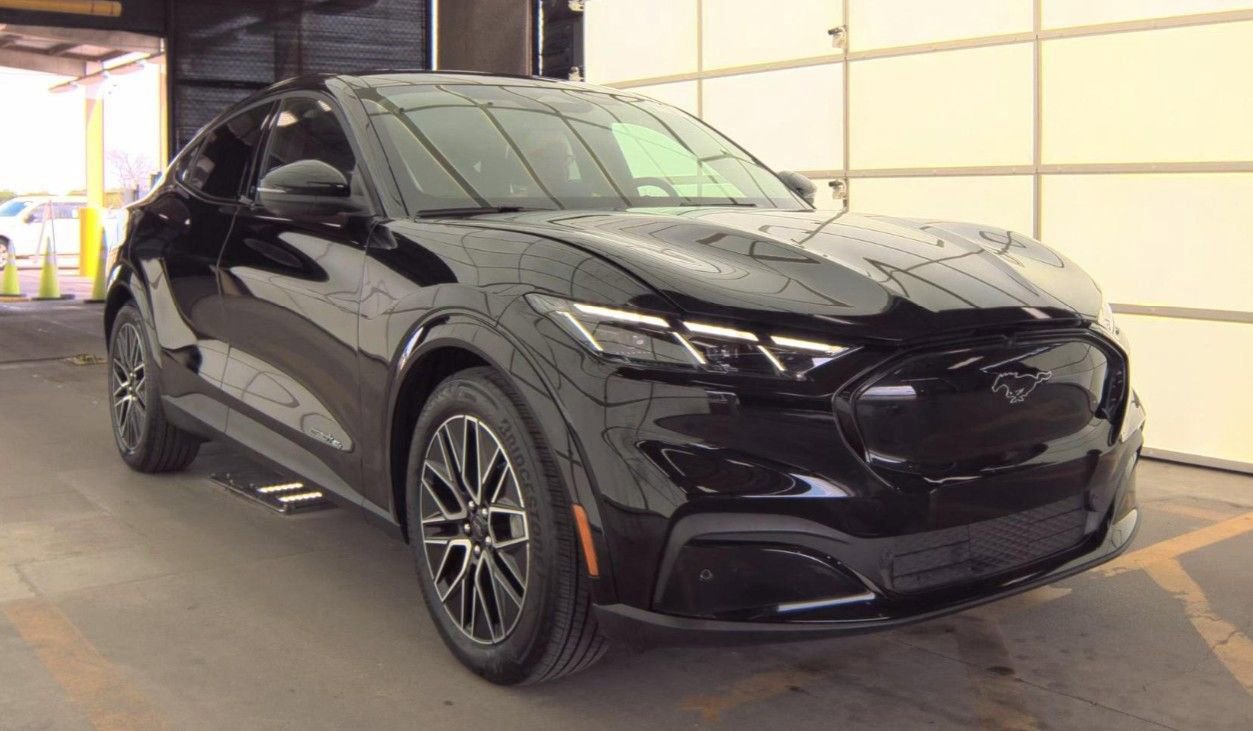 Certified 2025 Ford Mustang Mach-E Premium AWD/4WD image 3