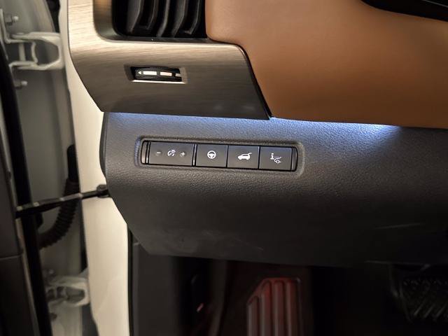 Used 2023 Nissan Pathfinder Platinum AWD/4WD image 18