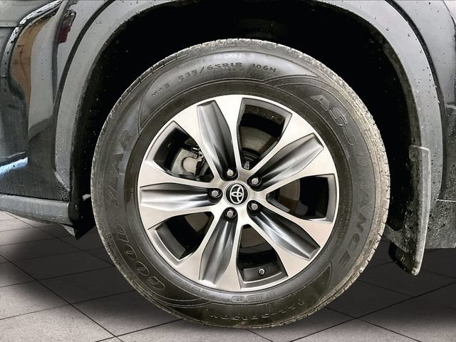 Used 2022 Toyota Highlander XLE AWD/4WD image 8