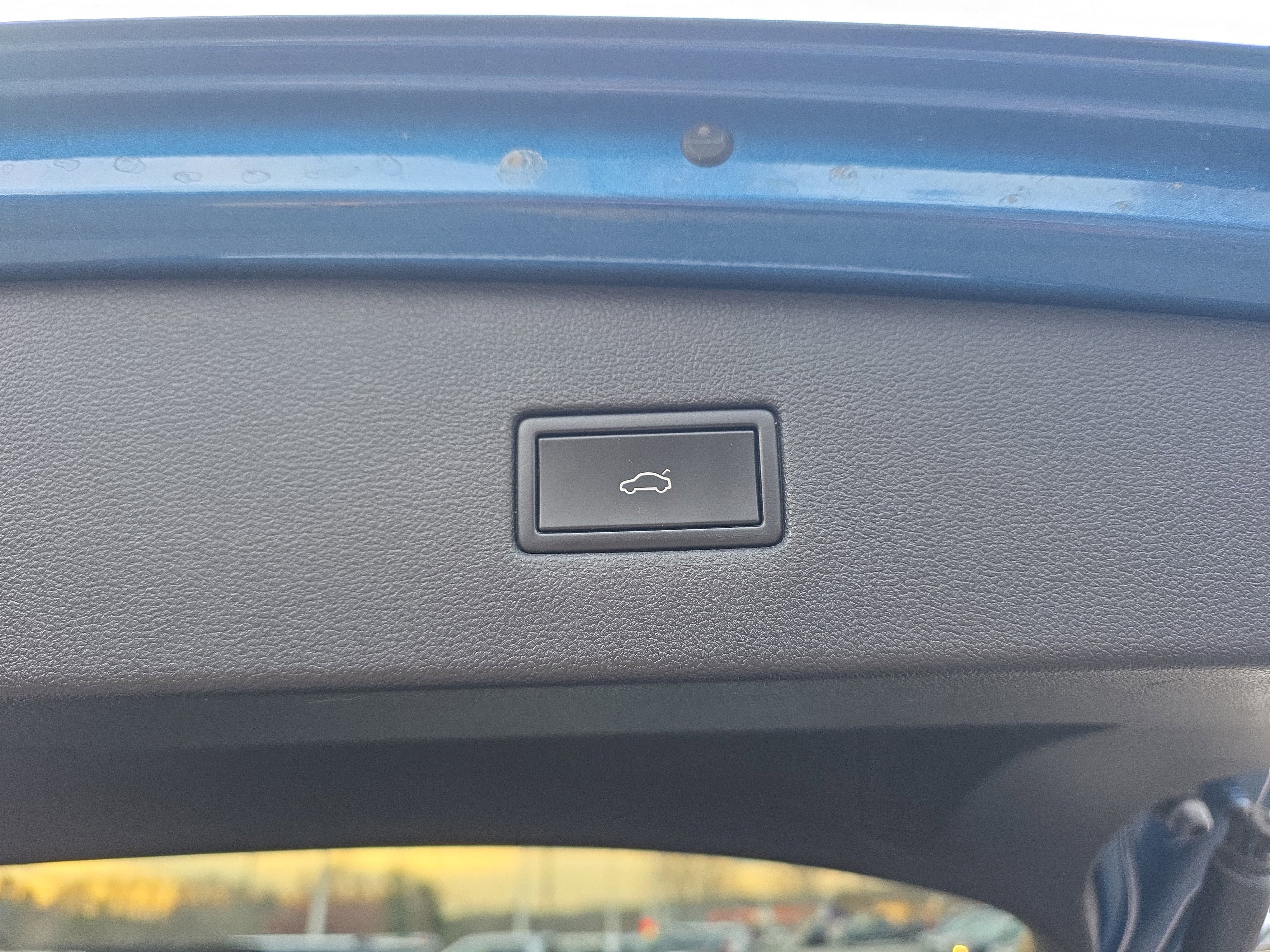 Used 2019 Volkswagen Tiguan SEL w/ 3rd Row Seat Package image 22