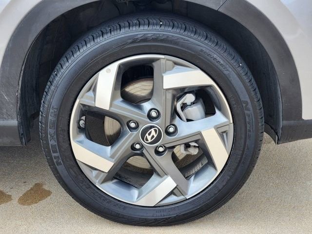 Used 2025 Hyundai Venue SEL FWD image 10