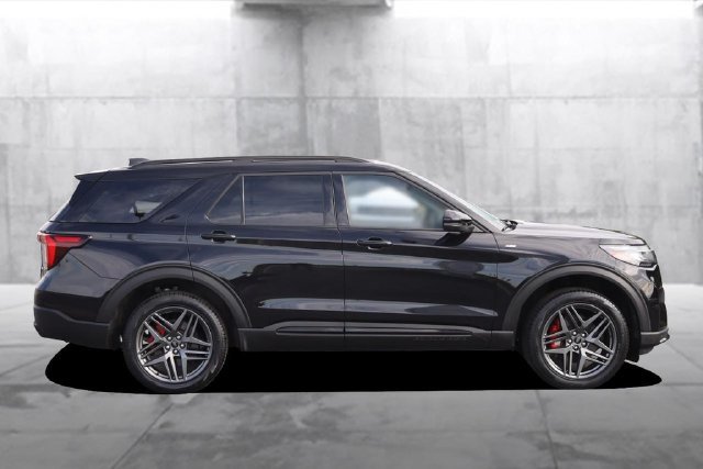 Certified 2025 Ford Explorer ST-Line w/ ST-Line Street Pack AWD/4WD image 5