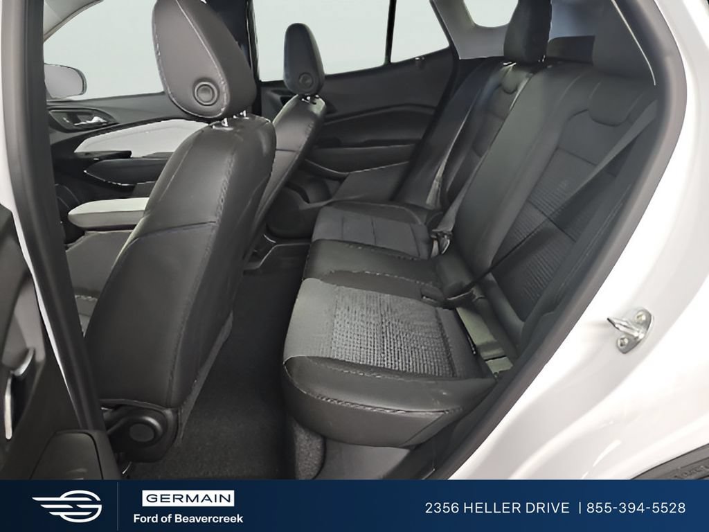 Used 2025 Chevrolet Trax LT w/ LT Convenience Package FWD image 13