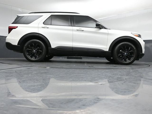 Certified 2022 Ford Explorer XLT w/ Equipment Group 202A AWD/4WD image 44