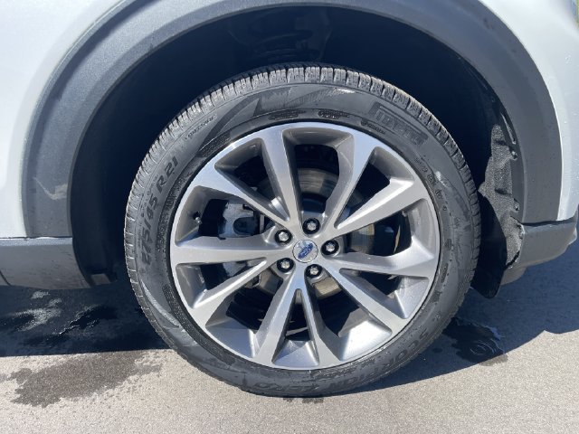 Certified 2025 Ford Explorer Platinum w/ Ultimate Package AWD/4WD image 14