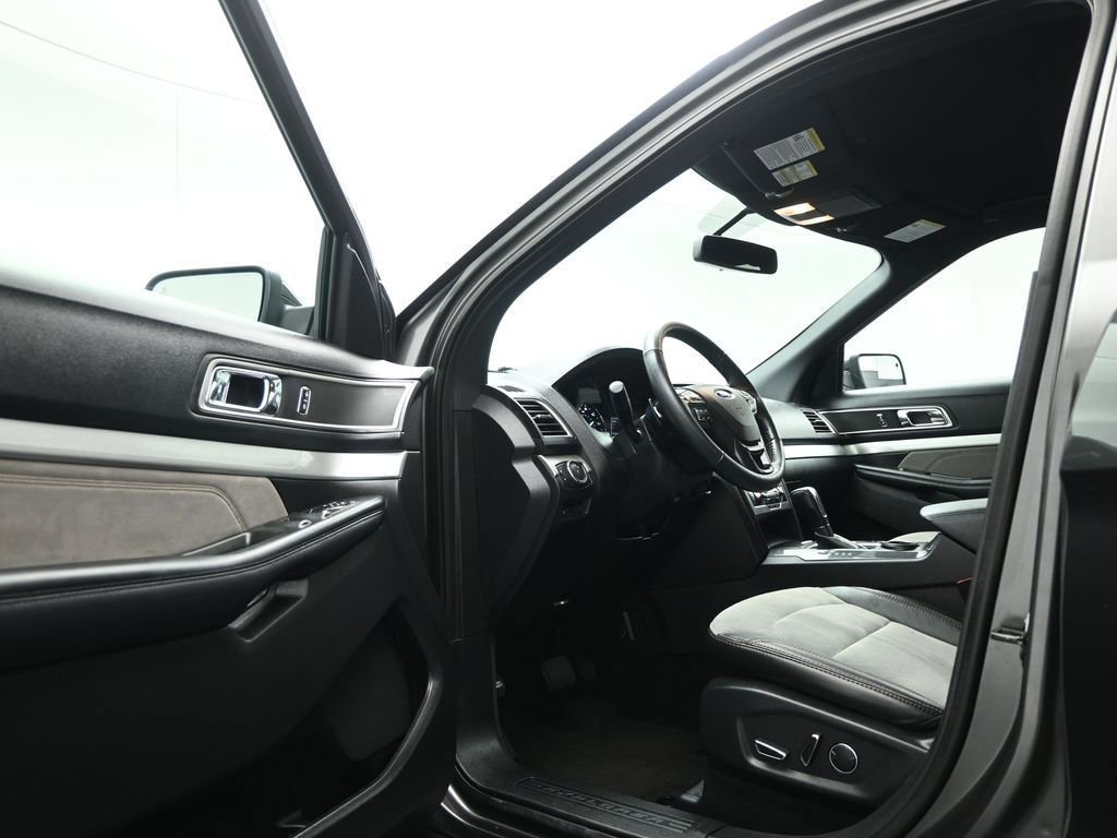 Certified 2017 Ford Explorer XLT w/ Equipment Group 202A image 36