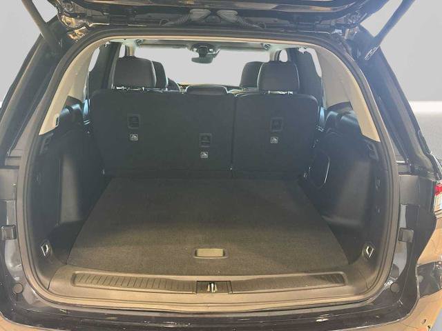 Used 2023 Jeep Grand Cherokee 4WD 4xe w/ Luxury Tech Group II image 26