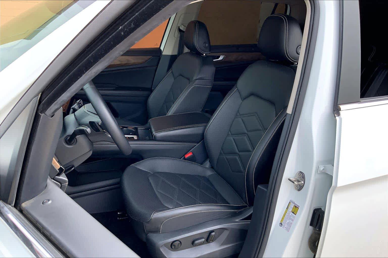Used 2024 Volkswagen Atlas SE FWD image 8