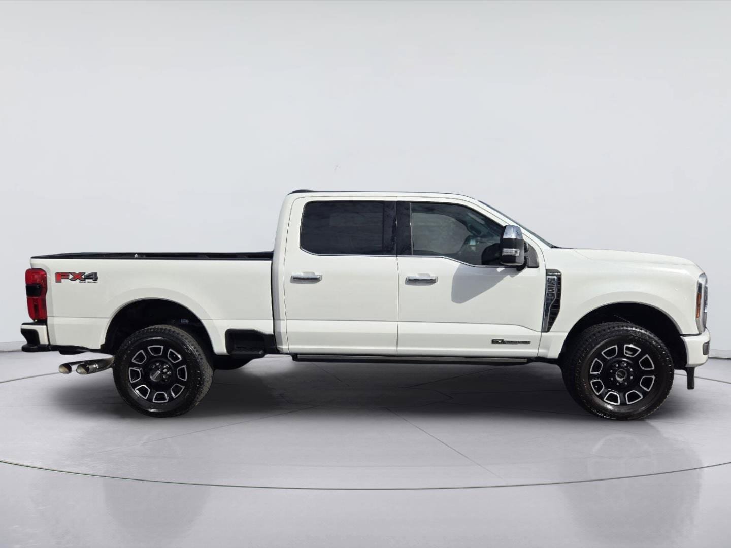 Certified 2024 Ford F250 Platinum w/ FX4 Off-Road Package AWD/4WD image 4
