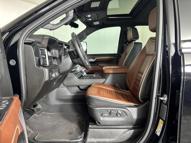 Used 2025 GMC Sierra 3500 Denali Ultimate AWD/4WD image 11