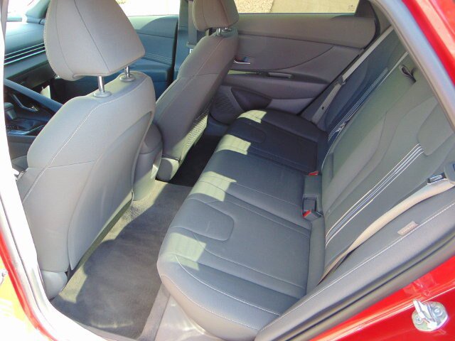 Used 2025 Hyundai Elantra SEL FWD image 21