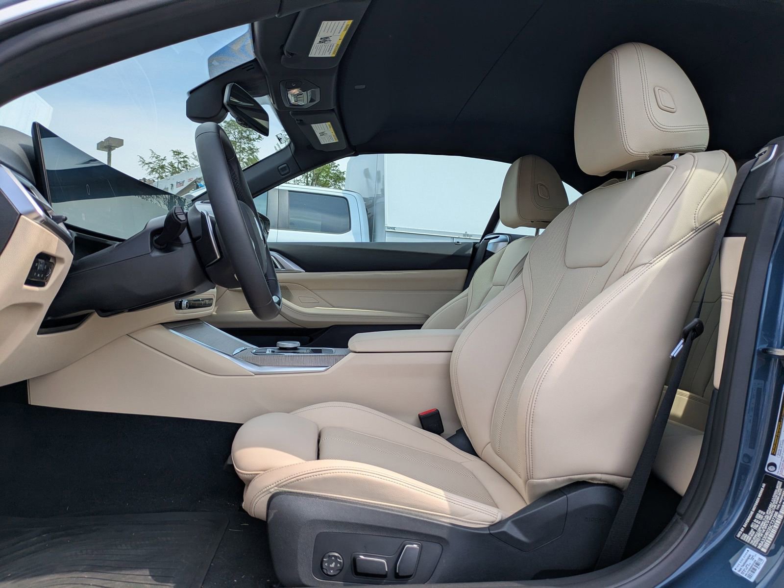 Used 2025 BMW 430i Convertible w/ Premium Package RWD image 10