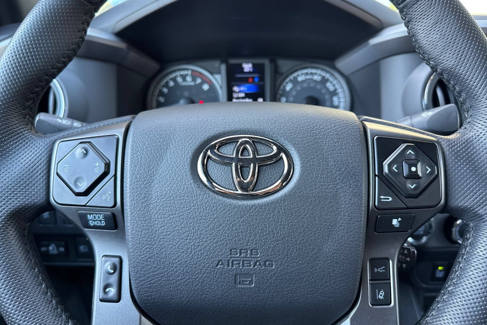 Used 2023 Toyota Tacoma TRD Off-Road w/ Technology Package AWD/4WD image 23