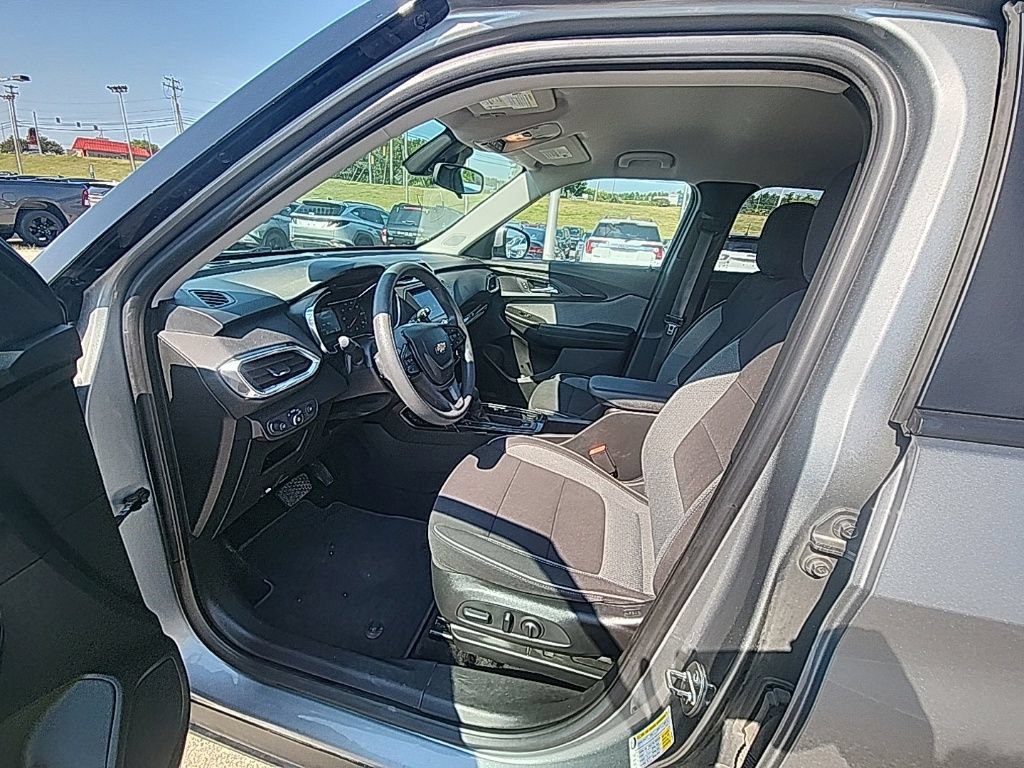 Used 2023 Chevrolet TrailBlazer LT AWD/4WD image 9
