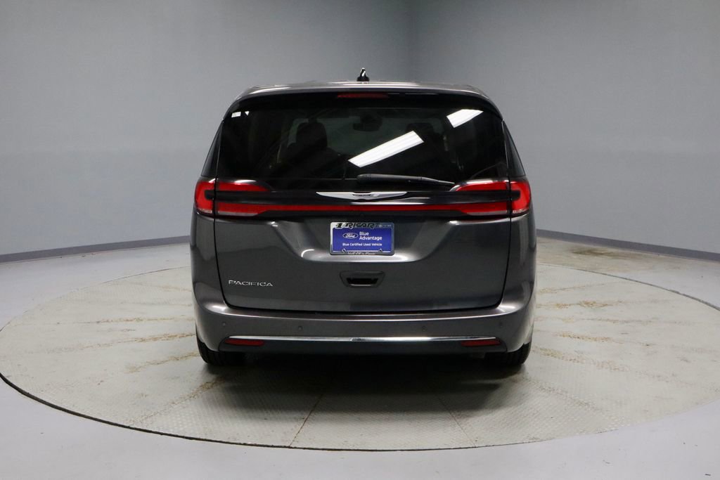 Used 2023 Chrysler Pacifica Touring-L FWD image 10