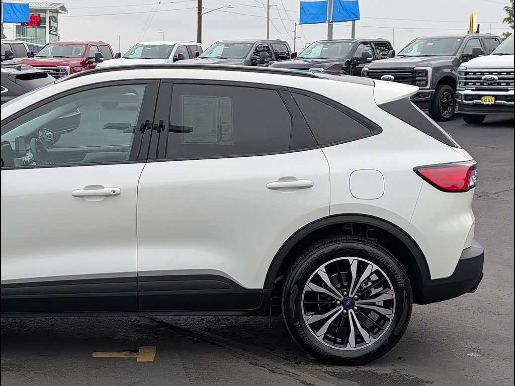 Certified 2022 Ford Escape SE w/ SE Sport Appearance Package AWD/4WD image 12