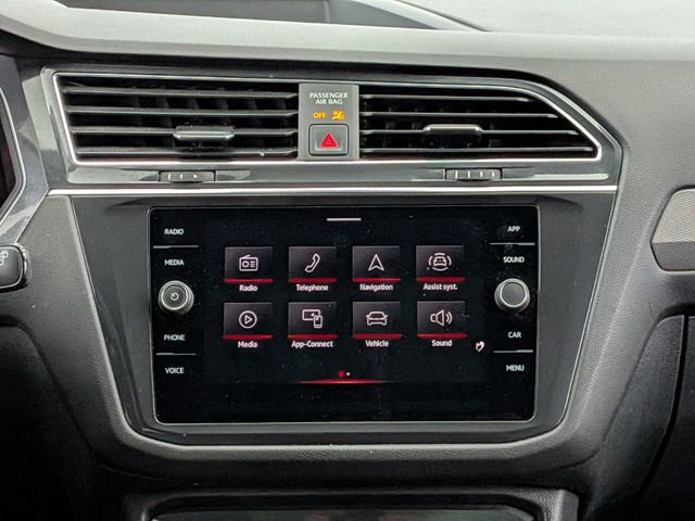 Used 2022 Volkswagen Tiguan SE R-Line image 28