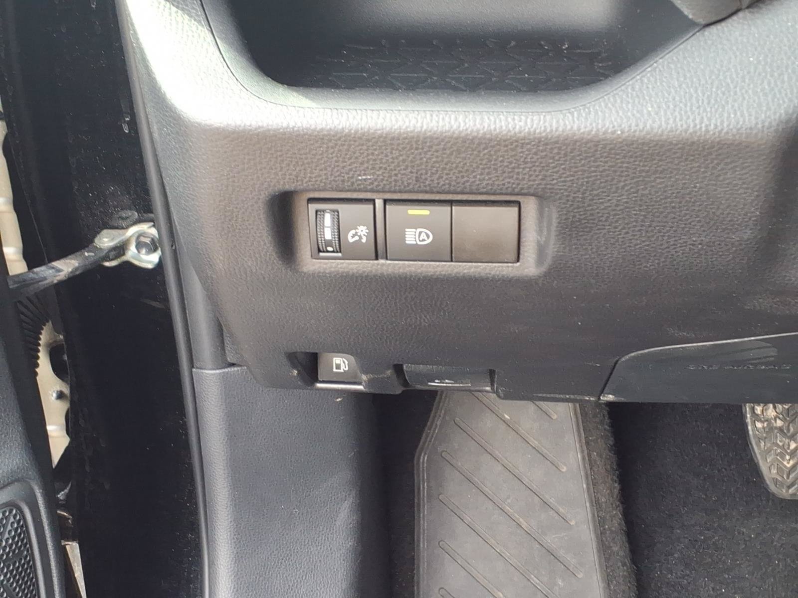 Used 2025 Toyota RAV4 LE AWD/4WD image 20