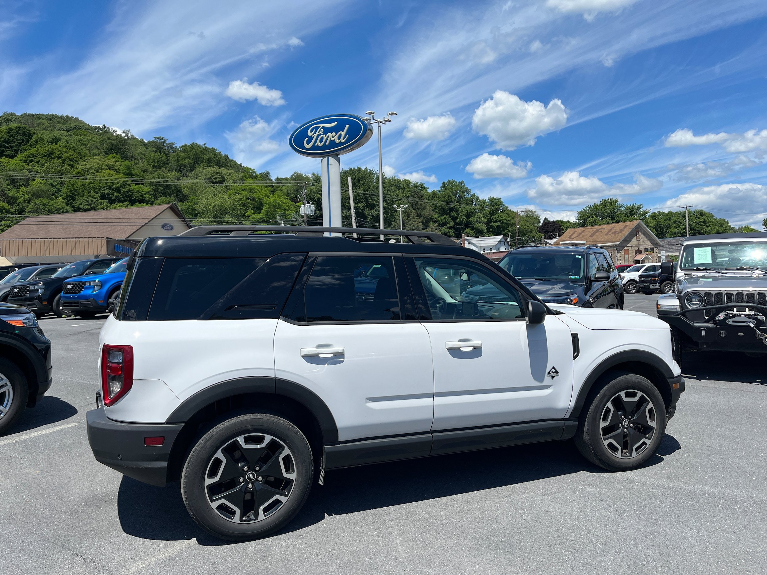 Certified 2023 Ford Bronco Sport Outer Banks w/ Tech Package AWD/4WD image 5