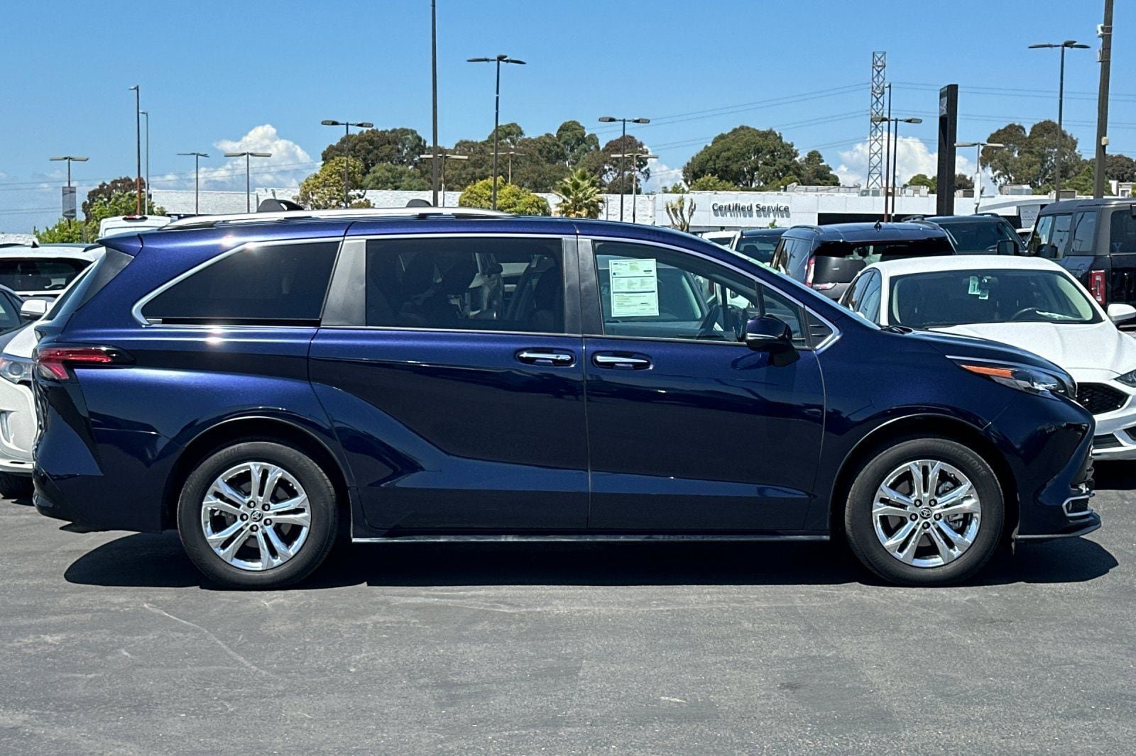 Used 2024 Toyota Sienna Platinum AWD/4WD image 4