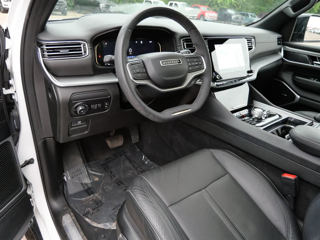 Used 2023 Jeep Wagoneer Series II w/ Convenience Group I AWD/4WD image 3