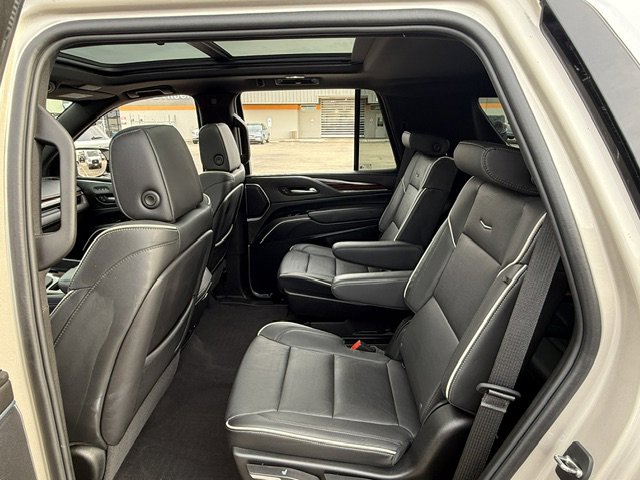 Used 2024 Cadillac Escalade Premium Luxury image 25
