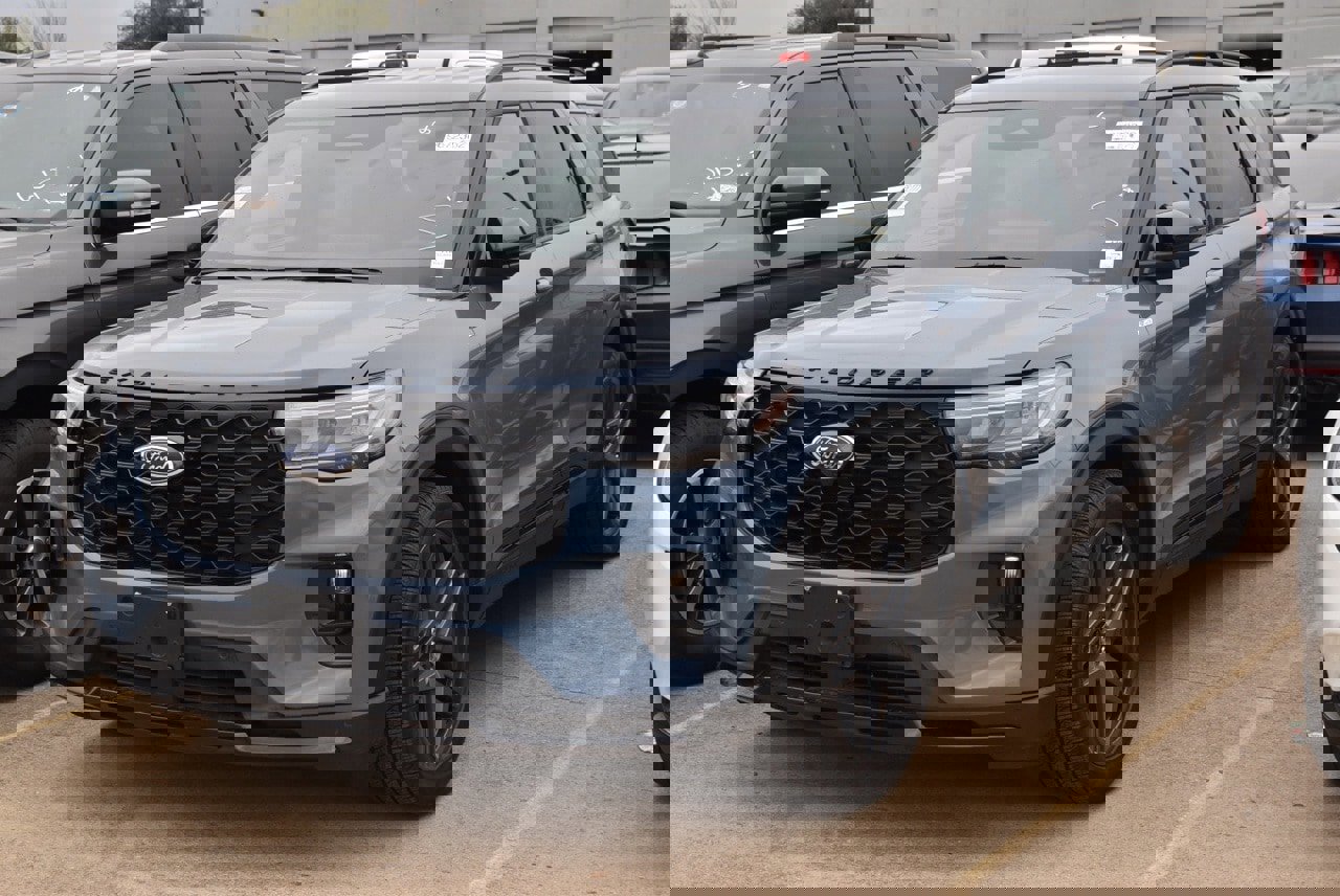 Certified 2025 Ford Explorer ST-Line w/ Premium Package image 2