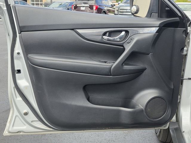 Used 2019 Nissan Rogue SV FWD image 14