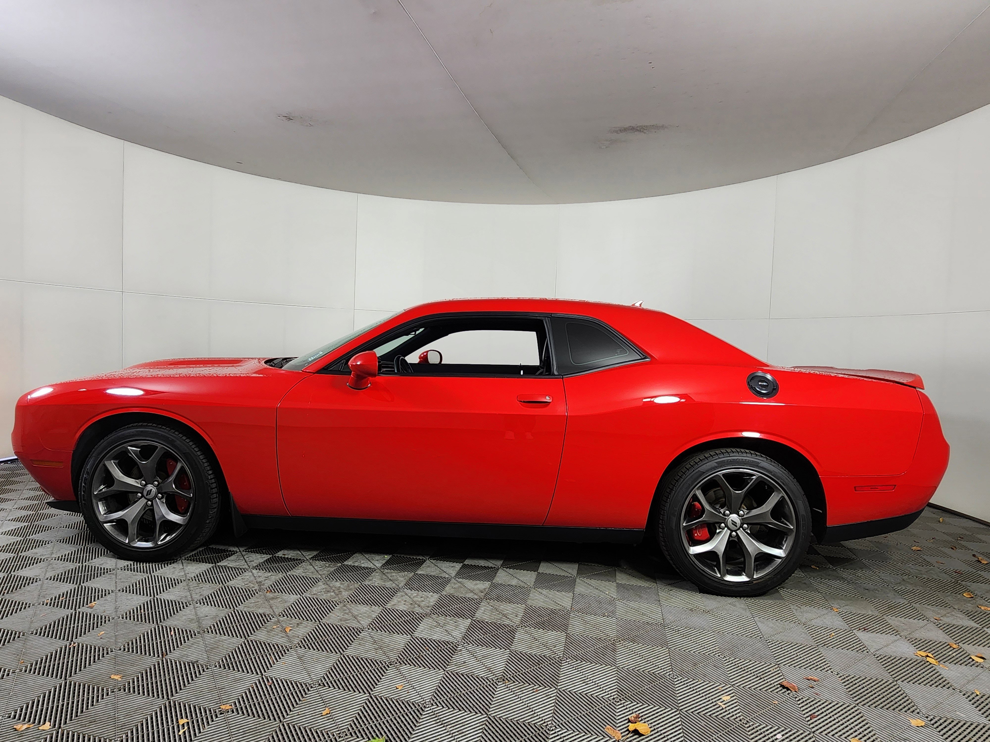 Used 2017 Dodge Challenger SXT Plus image 2